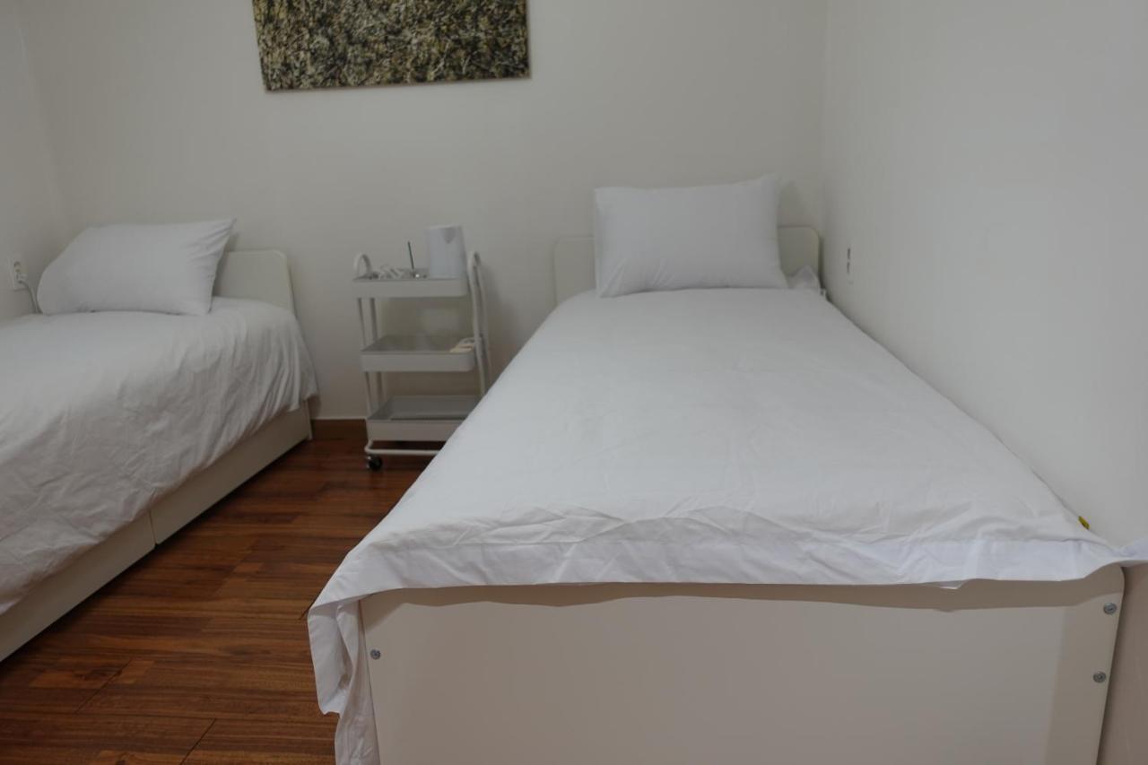 Hostel Jl In Chung-Jeong โซล ภายนอก รูปภาพ