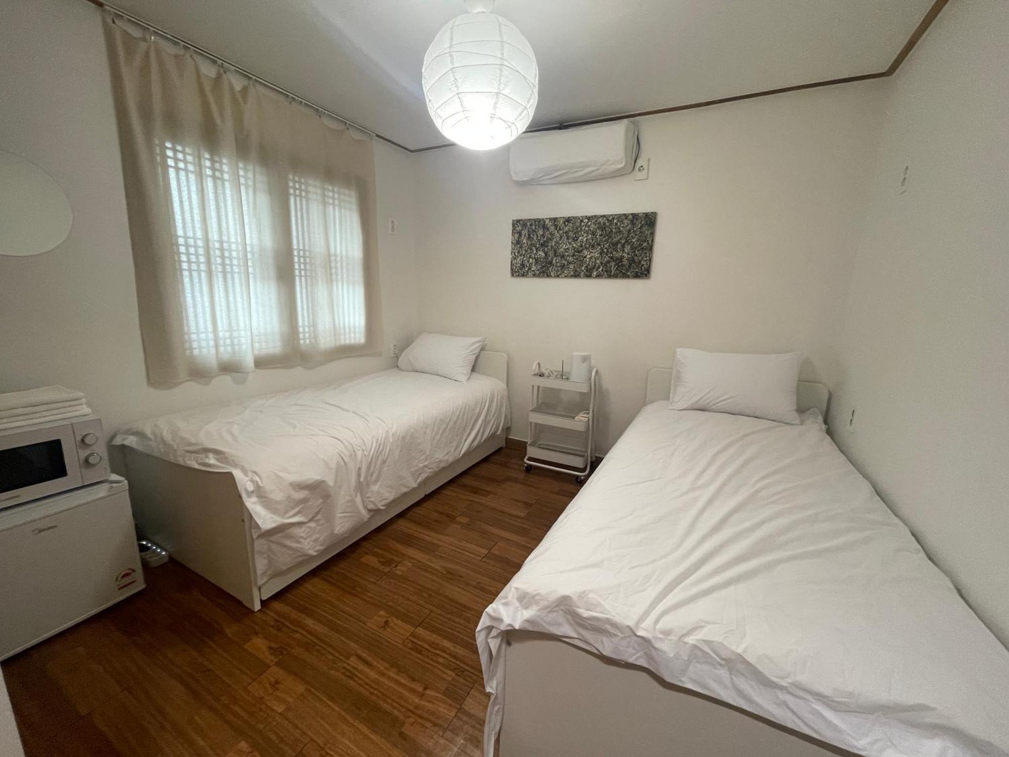 Hostel Jl In Chung-Jeong โซล ภายนอก รูปภาพ