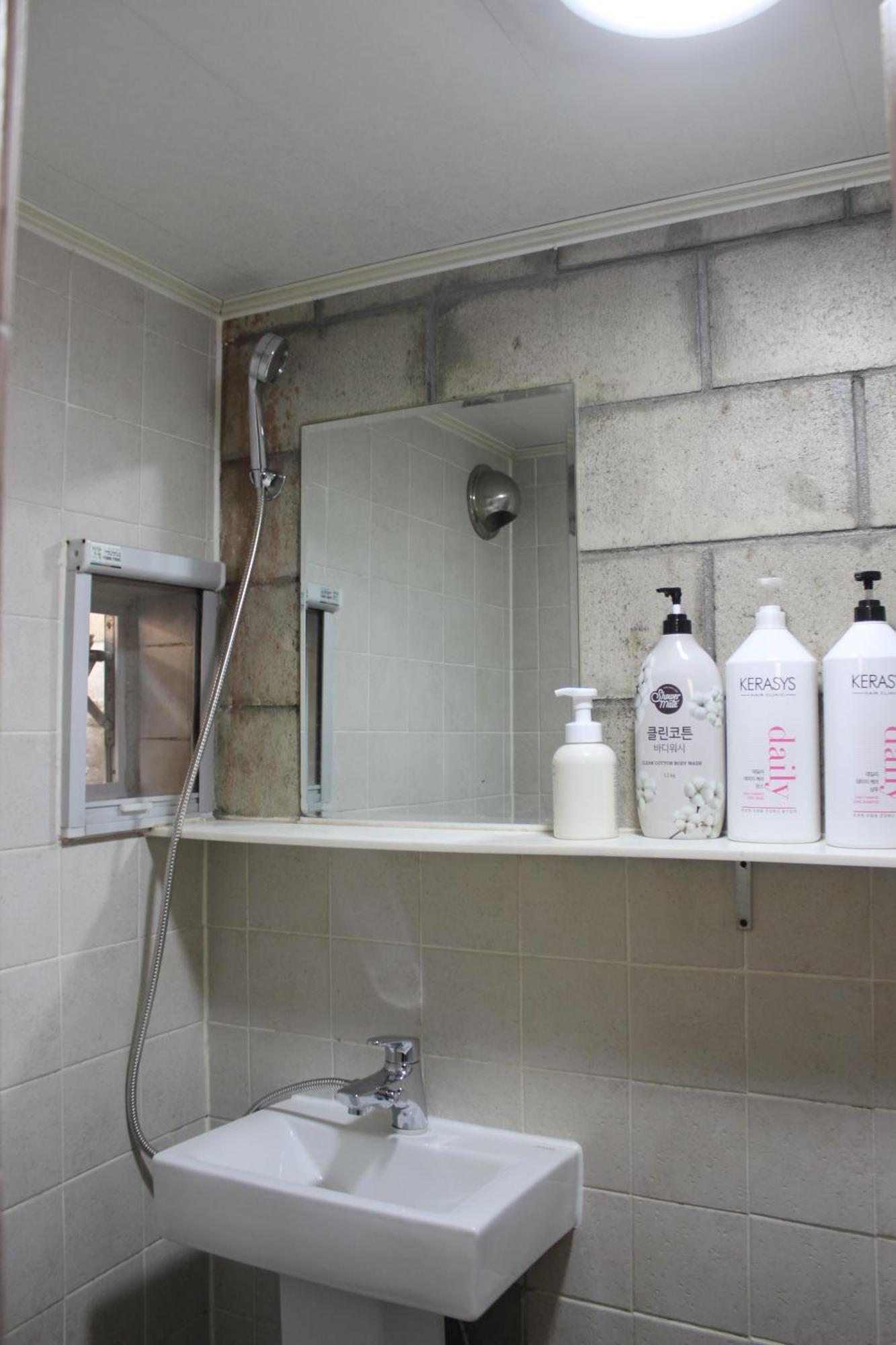 Hostel Jl In Chung-Jeong โซล ภายนอก รูปภาพ