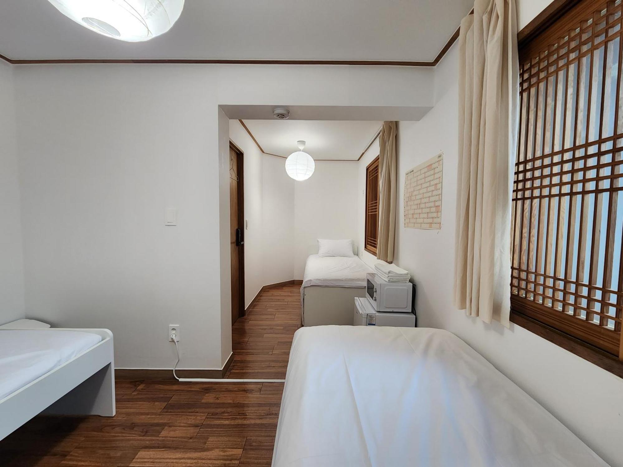Hostel Jl In Chung-Jeong โซล ภายนอก รูปภาพ