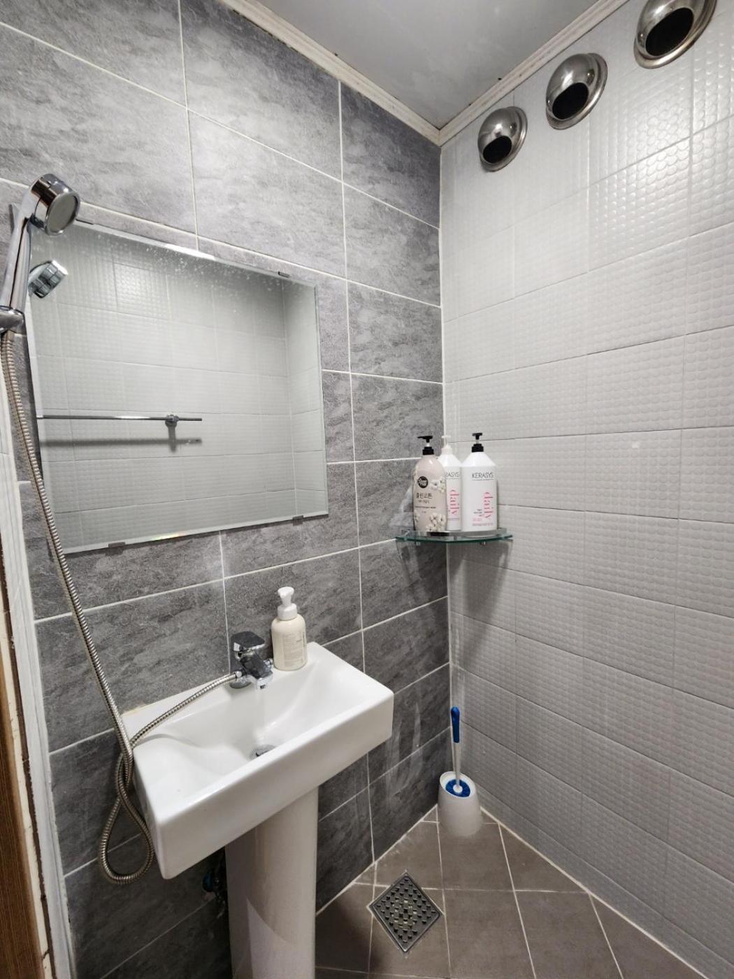 Hostel Jl In Chung-Jeong โซล ภายนอก รูปภาพ